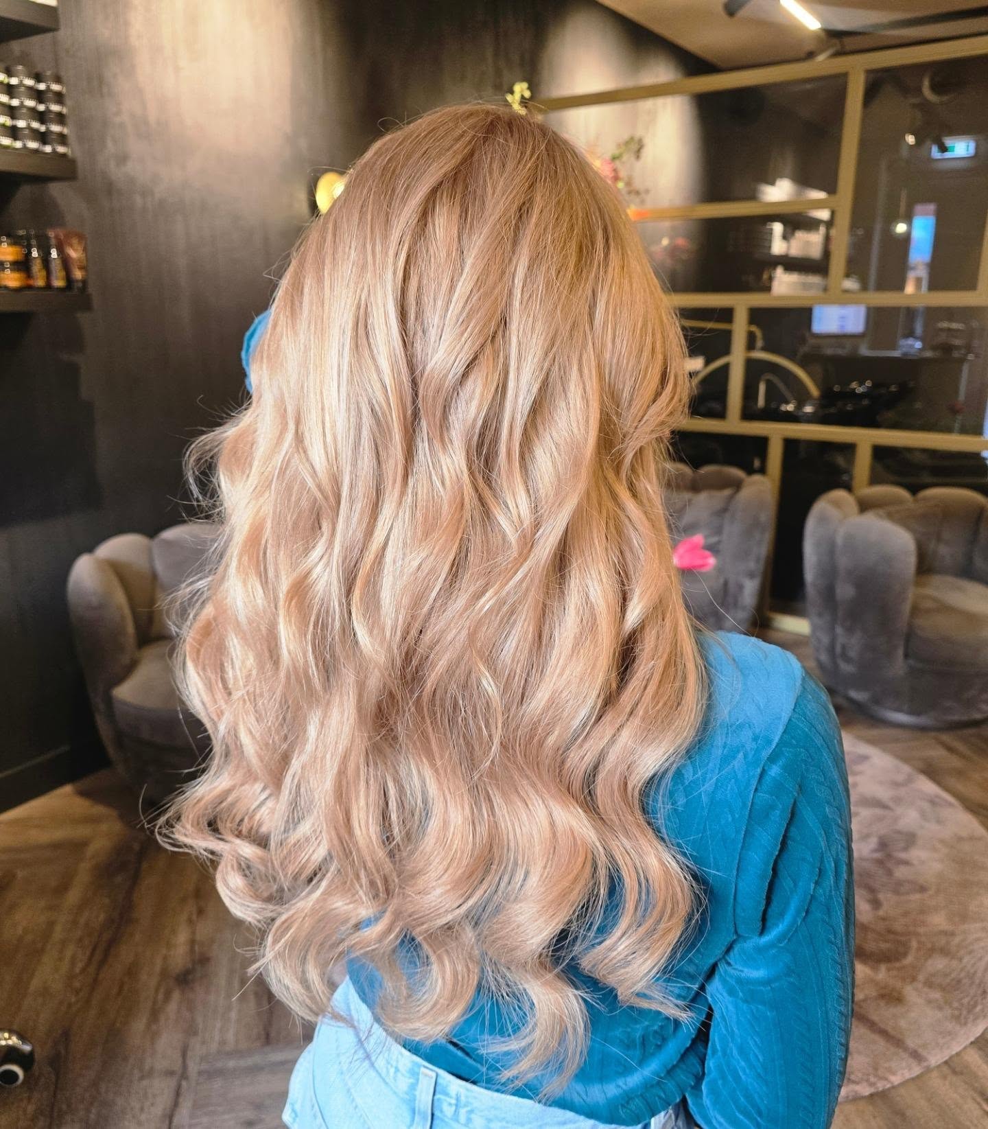 Lange blonde golven met hairwefts